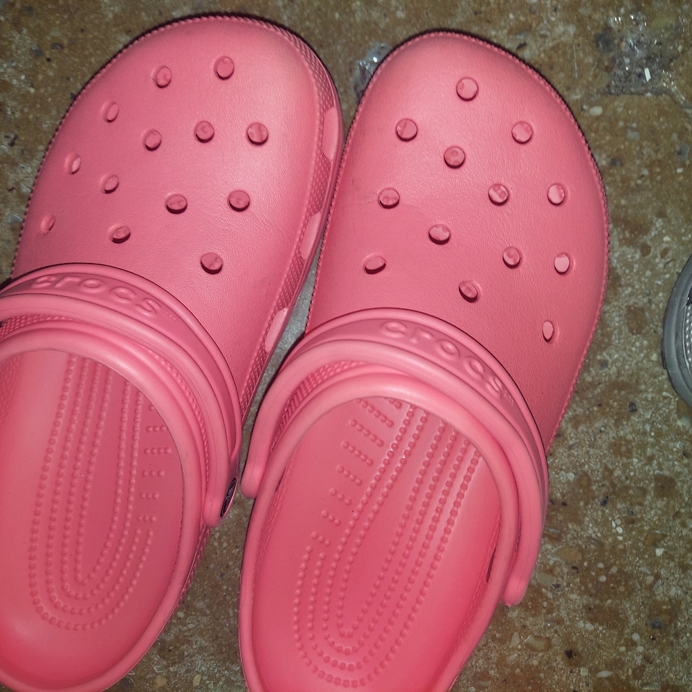 Peach colored crocs size mens 8 or womens 10